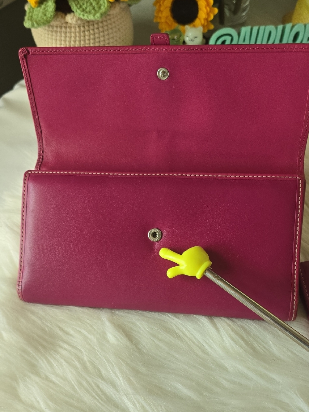 Coach Soho Y2k HOT FUSHIA Pink Women's Trifold Wallet And Rare Checkbook Cover - Picture 7 of 16